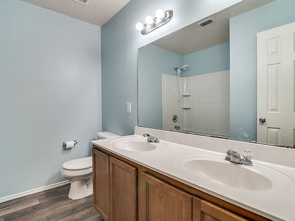 2nd image of 2829 Kerrville Dr
