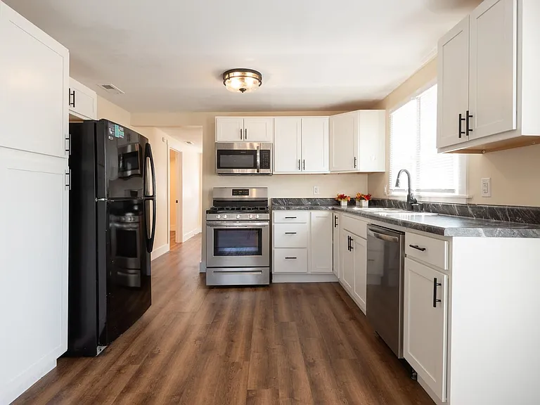 634 N Adams St — Photo 19