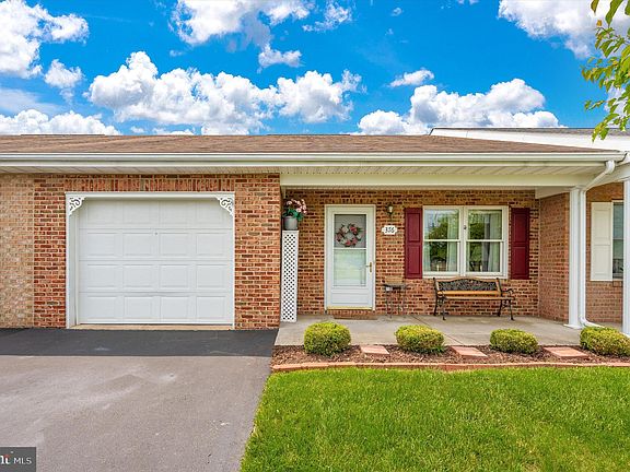 3rd image of 376 Winding Oak Dr