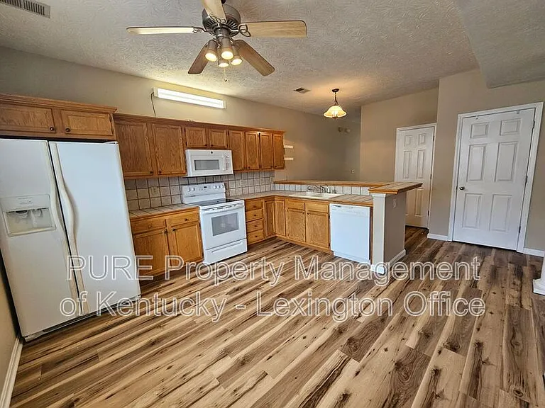 3169 Roundway Down Ln — Photo 8