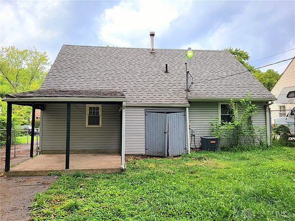 3rd image of 4050 Larkspur Dr