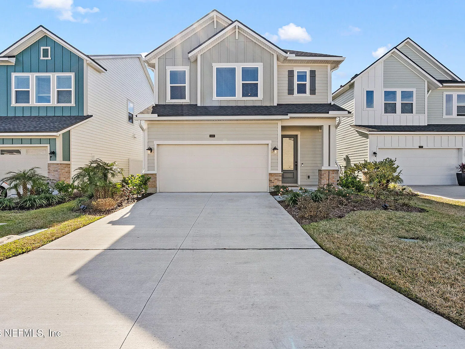 3 bed, 2.5 bath, 2392 sqft, $3,600 — Photo 2