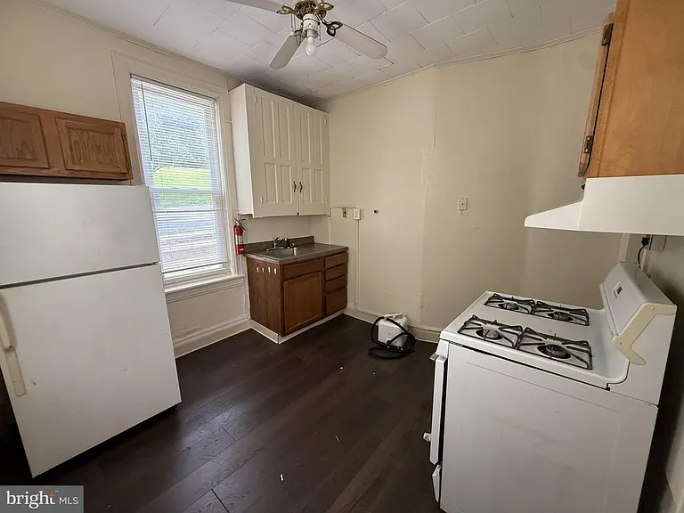 232 Walnut St #1W — Photo 10