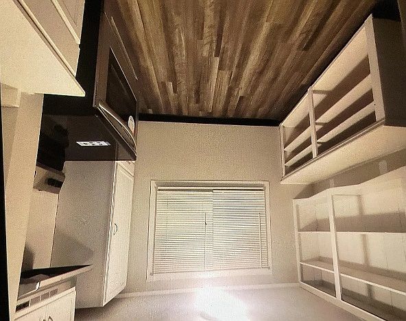 1st image of 452 Evers St