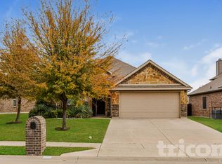 208 Valley View Dr, Waxahachie, TX 75167