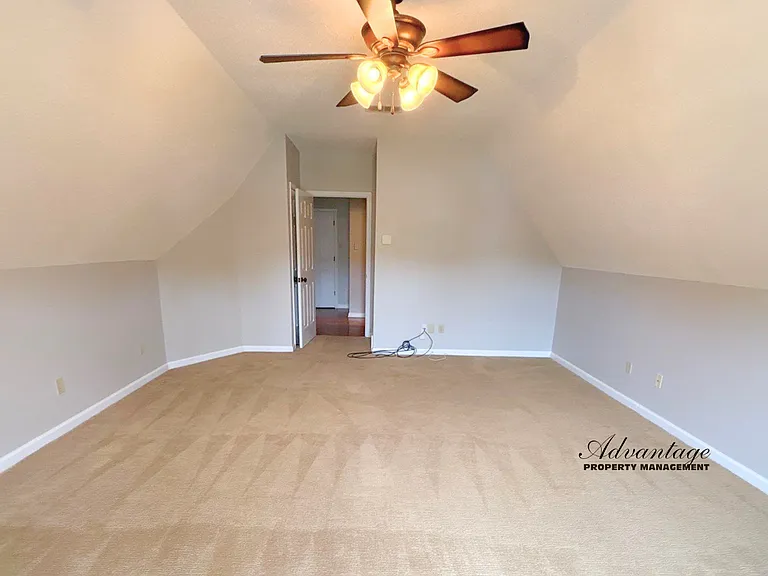 1286 Creek Valley Dr — Photo 22