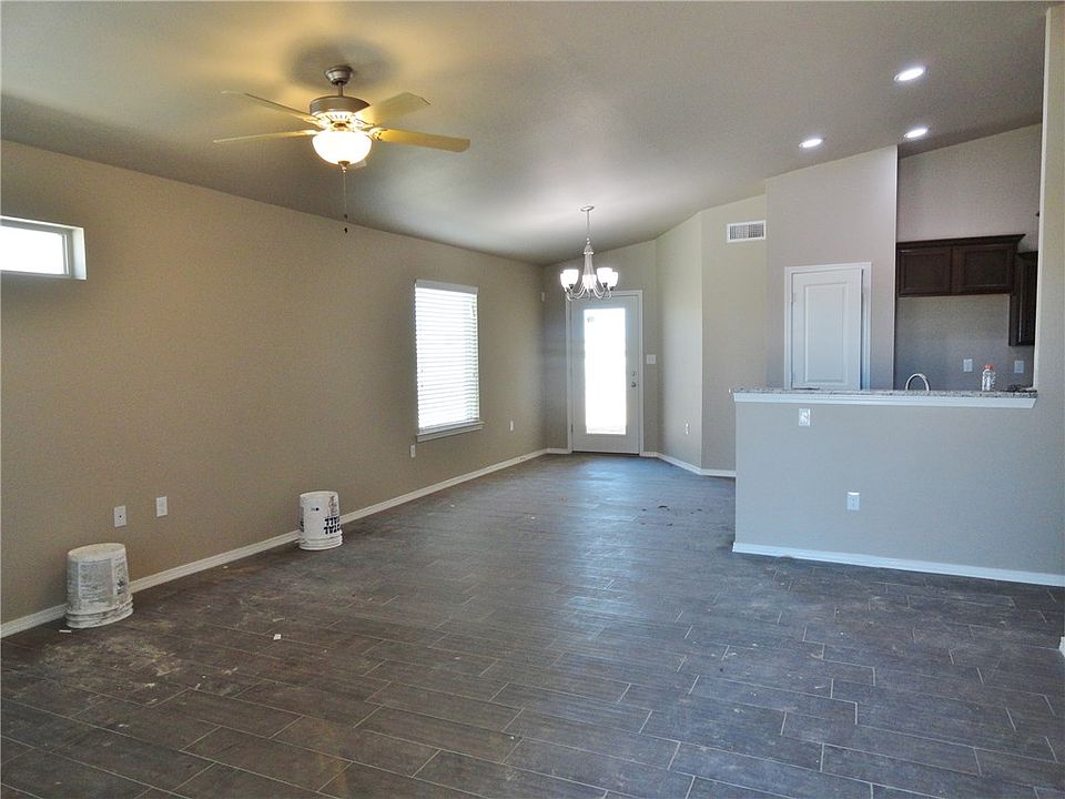 2nd image of 14367 Loma Esmeralda Dr