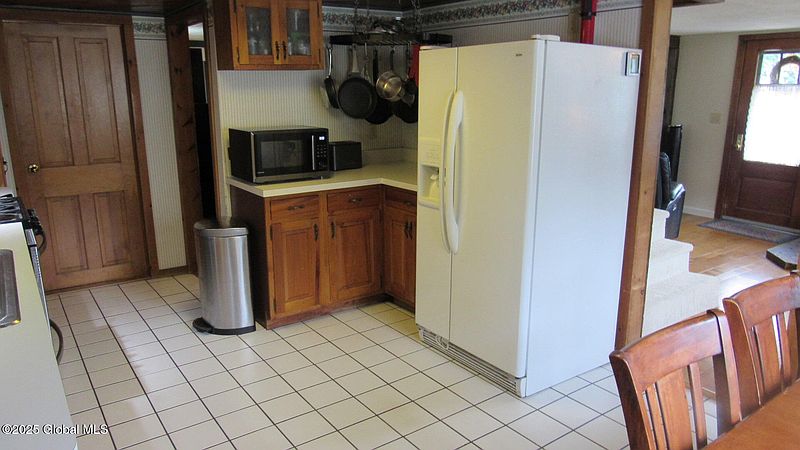 4th image of 833 West Mountain Rd