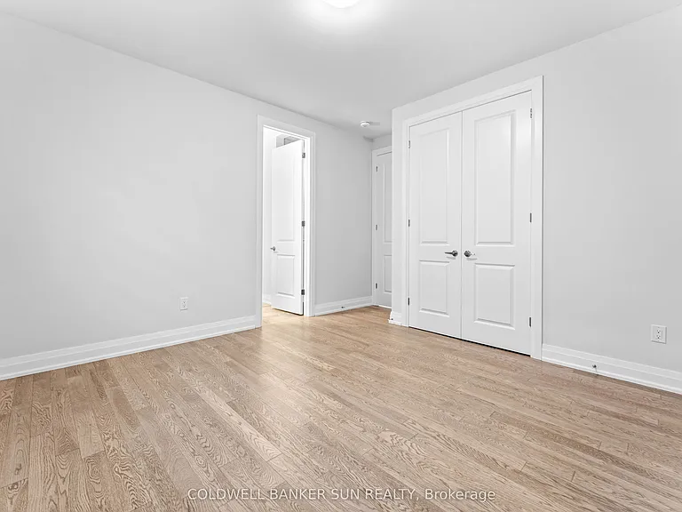 166 Prince Charles Cres — Photo 30