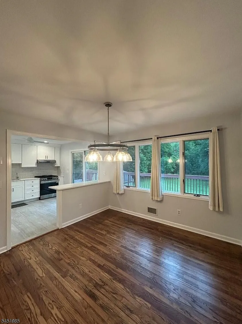 4 bed, 2.5 bath, $3,750 — Photo 3