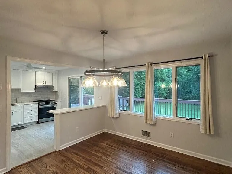 470 Vreeland Ave — Photo 3