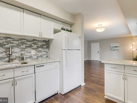 5th image of 3230 S 28th St APT 201
