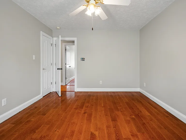 619 Greyshire Dr — Photo 36