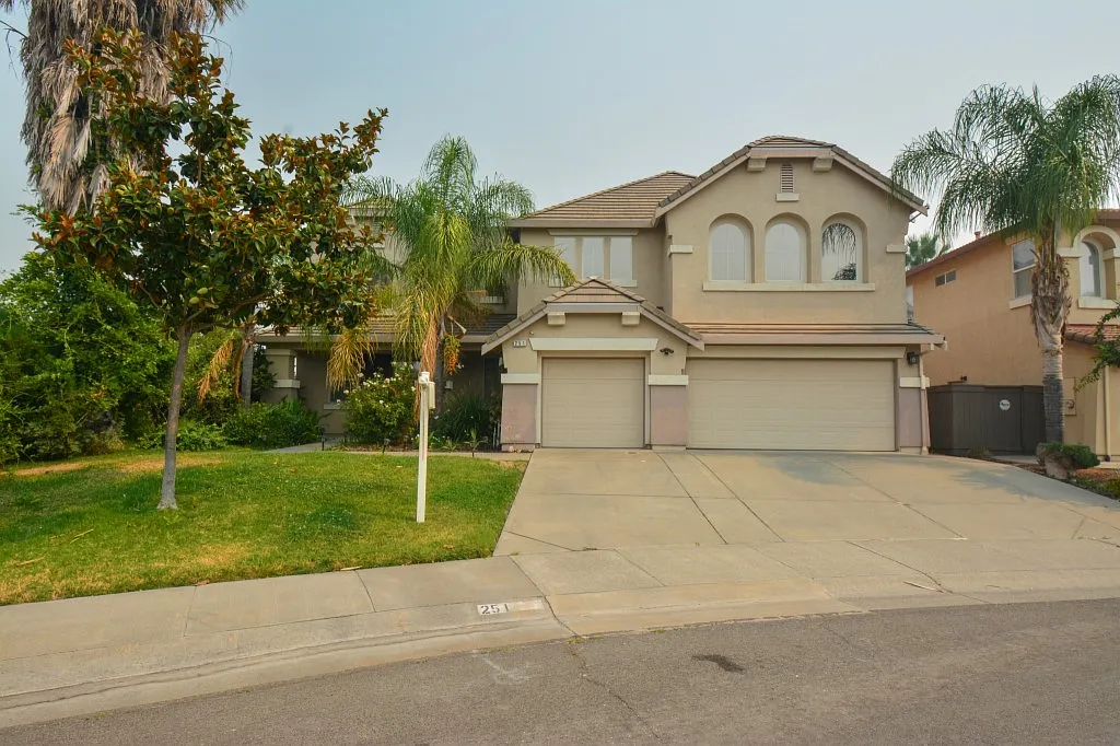 251 Menard Cir photo 1