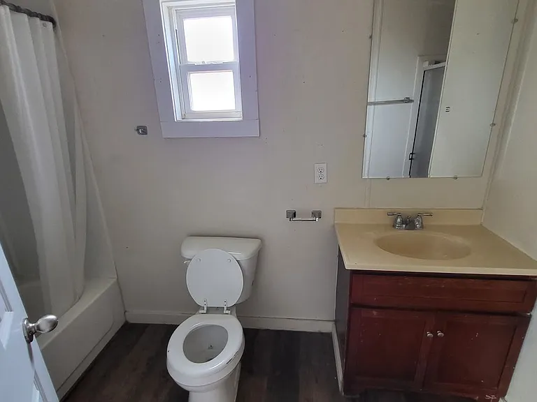 636 S RR Q #1/2 — Photo 10