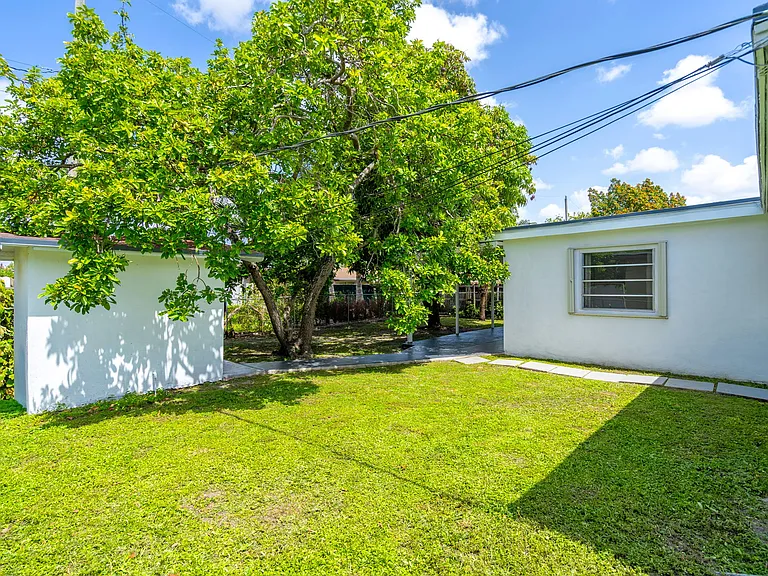 1040 SW 73rd Ct — Photo 24