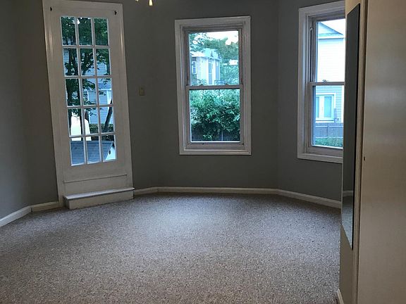 5th image of 534 Leverington Ave #2