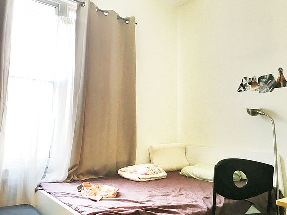 2nd image of 198 Scholes St APT 1R