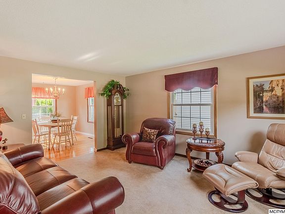 4th image of 629 S Tennessee Pl