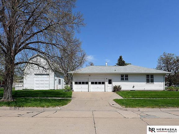 3rd image of 1115 N Irving St