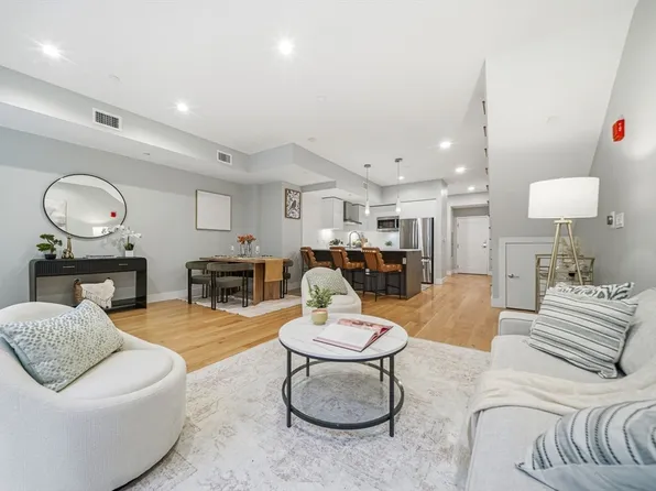 260 Beacon St Unit 204, Somerville, MA 02143