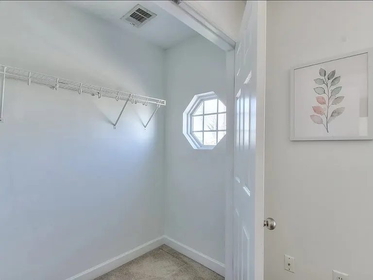 809 Benton Ave — Photo 13