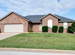 1913 N Hollysprings Ave, Nixa, MO 65714