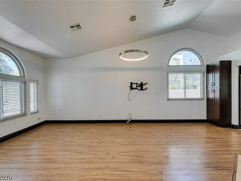 240 Honeywood St — Photo 9