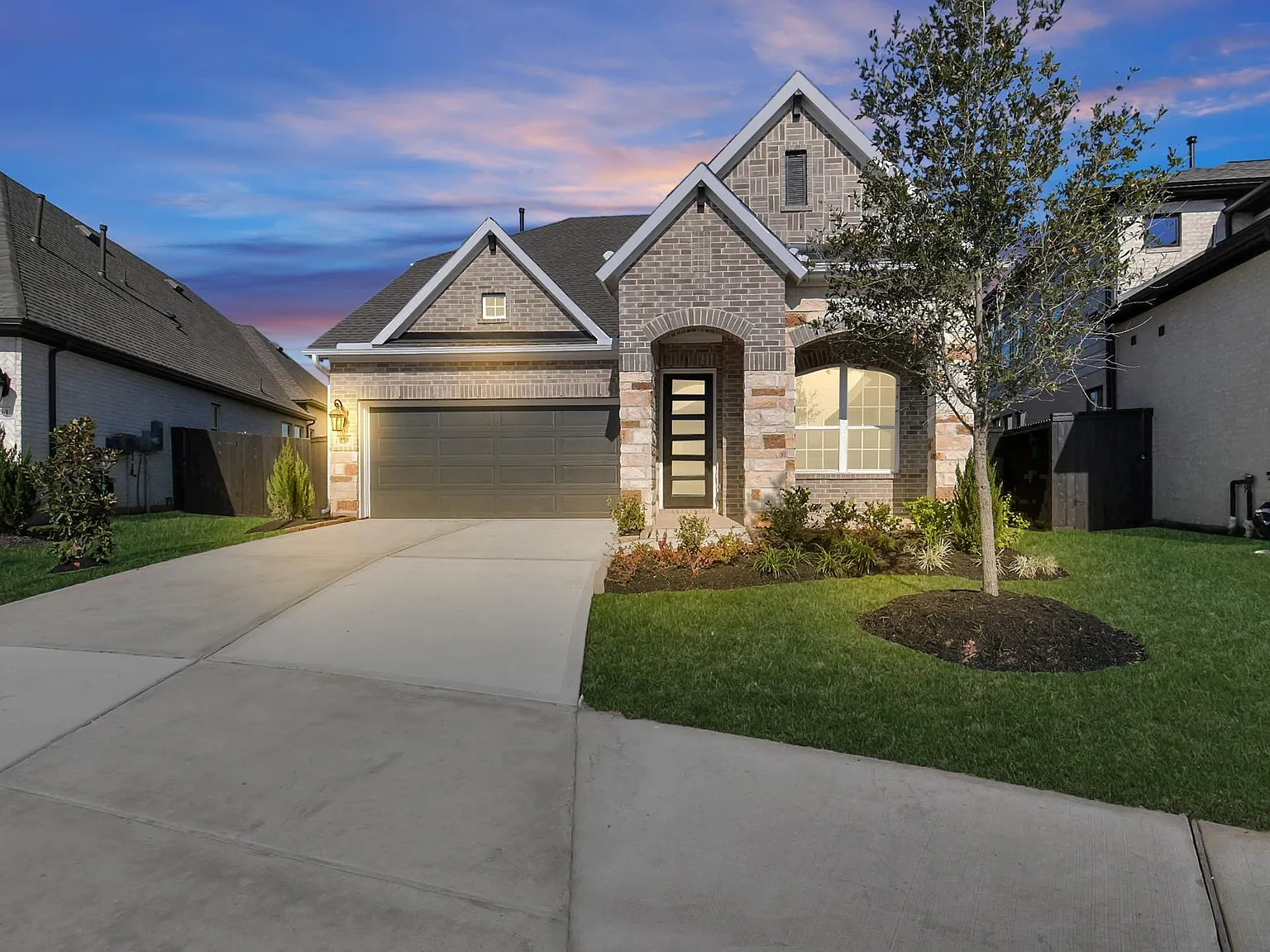 4 bed, 3.0 bath, 2490 sqft, $3,200 — Photo 2