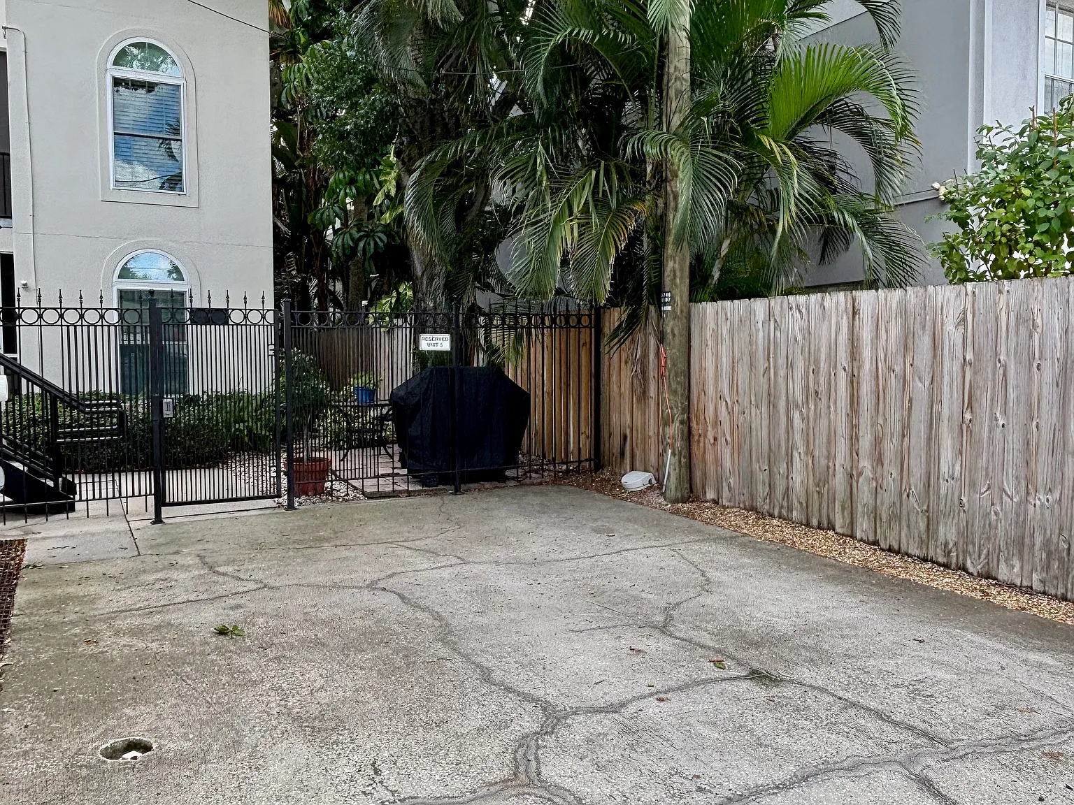 2 bed, 755 sqft, $2,300 — Photo 3