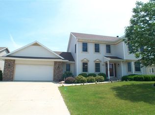 1016 Ganser Dr, Waunakee, WI 53597