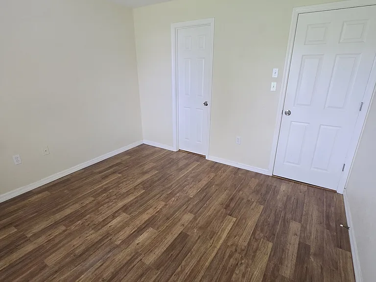 117 Denton Ave — Photo 17