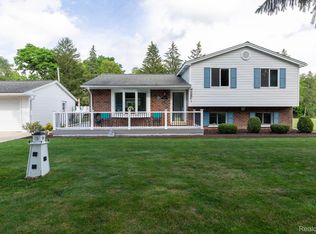 9026 Woodside Rd, Northville, MI 48167