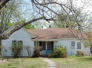 305 S Washington St, Fredericksburg, TX 78624