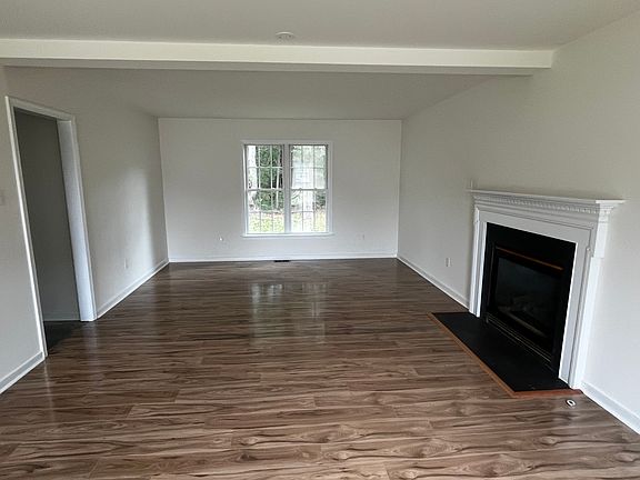 3rd image of 7042 Evergreen Ln