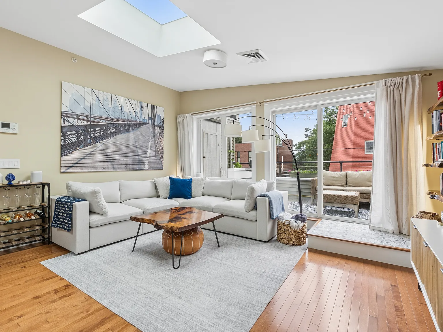 2 bed, 1580 sqft, $5,250 — Photo 1