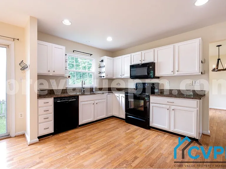 1321 Treasure Dr — Photo 10
