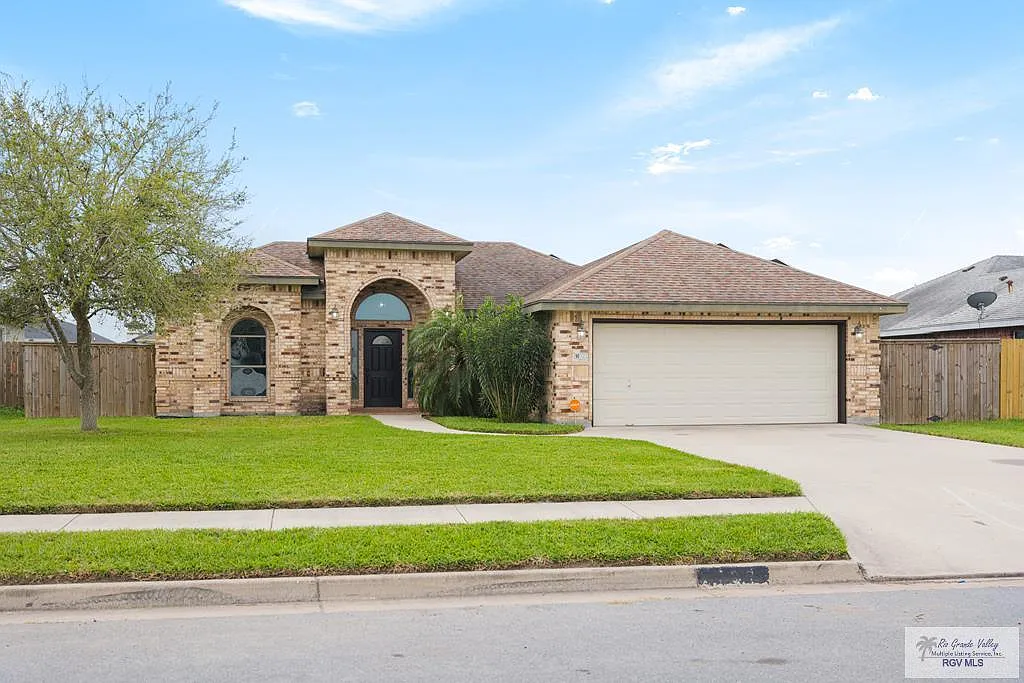 3 bed, 2.5 bath, 1590 sqft, $2,200 — Photo 1