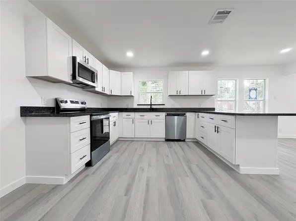 1322 3rd St, Graham, TX 76450