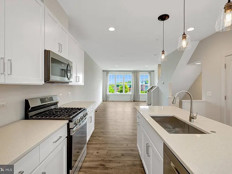 11247 Beaker St — Photo 13