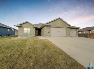 1909 S Firefly Dr, Sioux Falls, SD 57110