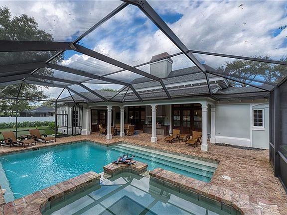 3rd image of 806 Iris Ln