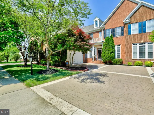 43642 Hartshire Ter, Leesburg, VA 20176