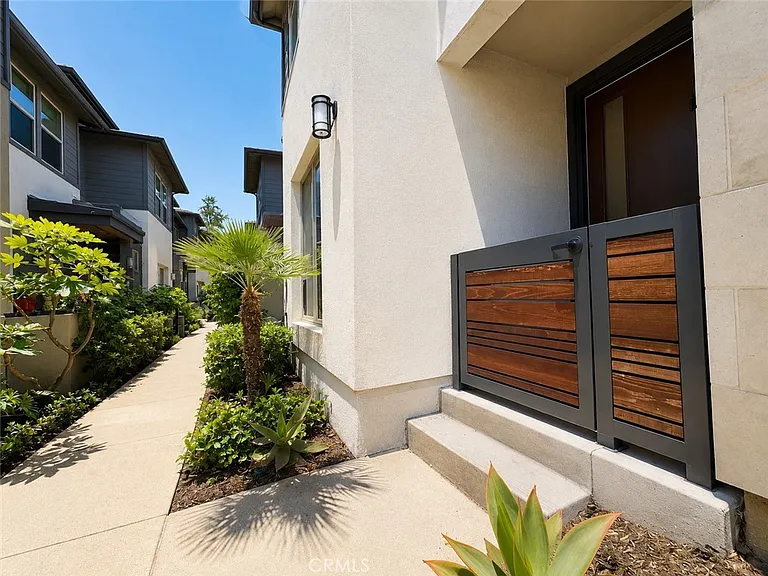 2400 Aperture Cir — Photo 3