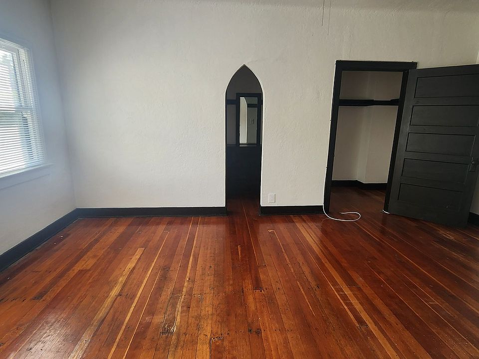1st image of 747 N Wilcox Ave #204
