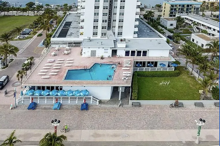 3111 N Ocean Dr — Photo 32