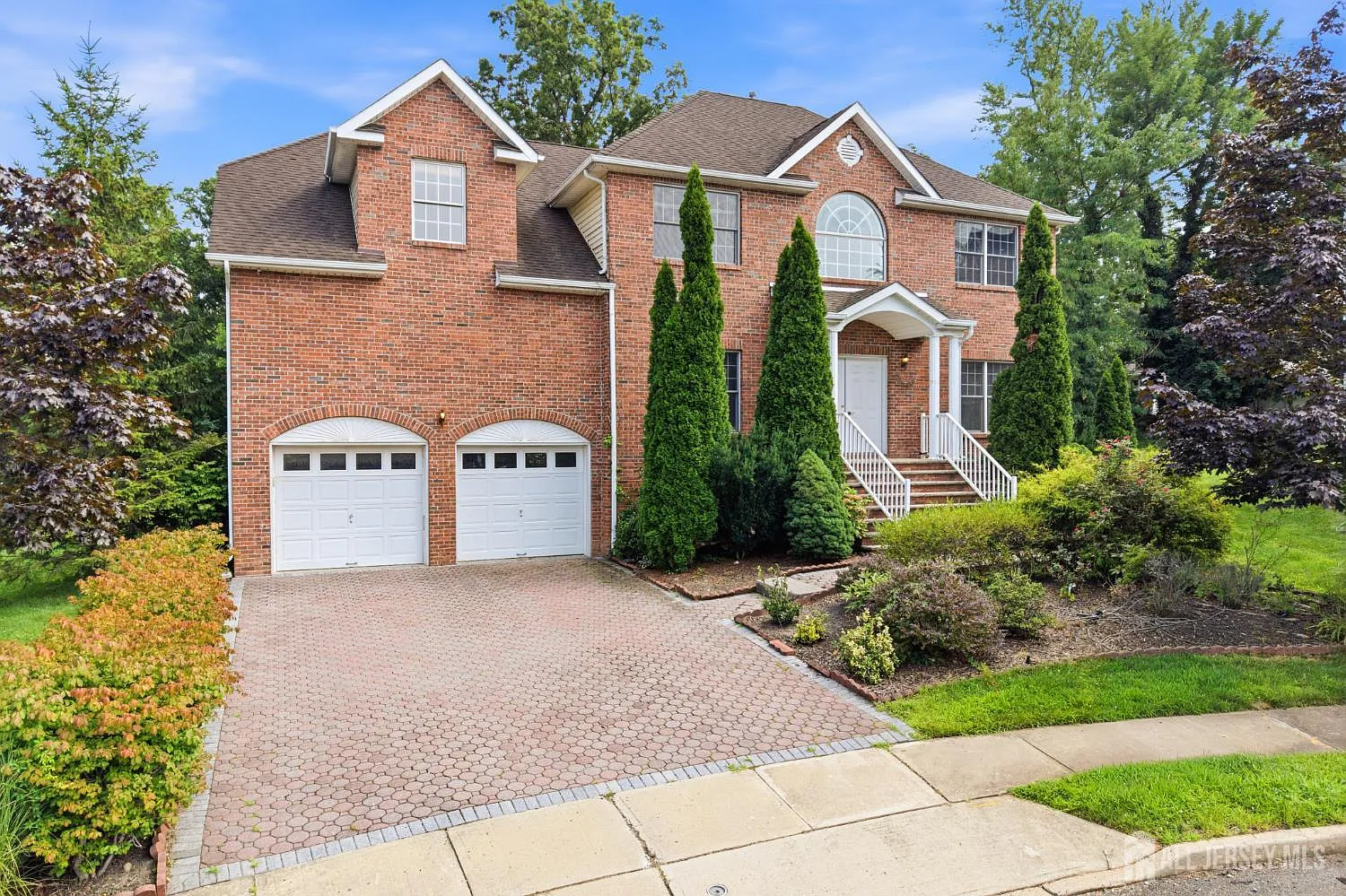 4 bed, 2.5 bath, 2516 sqft, $5,500 — Photo 1