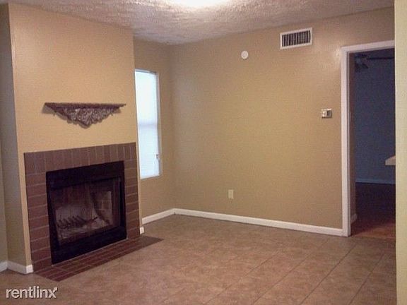 Living Room (640x480)