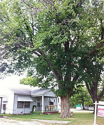 3rd image of 4229 Jerry Ln
