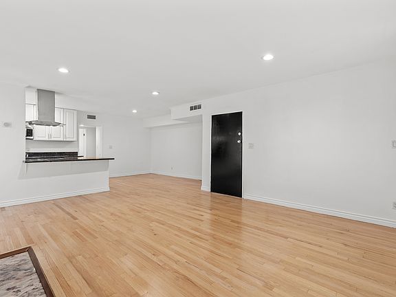 3rd image of 4217 Whitsett Ave APT 1